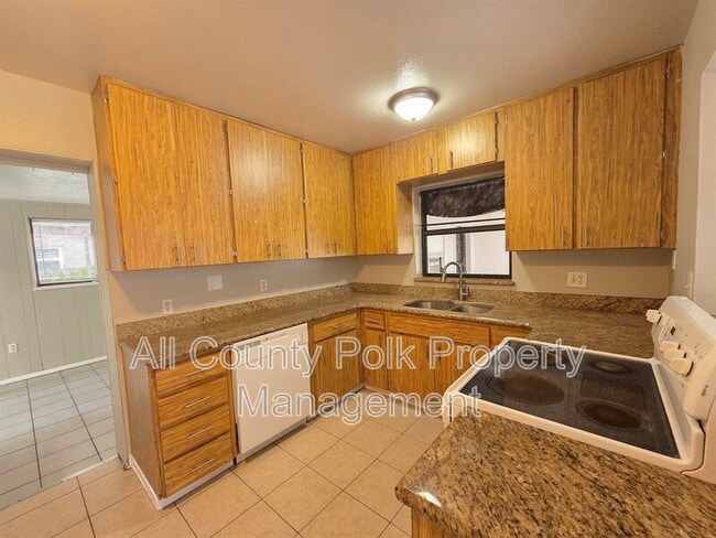 Building Photo - 2802 Geoffrey Dr