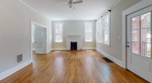 Foto del edificio - 3 bed/2 bath duplex in Wales Garden close ...