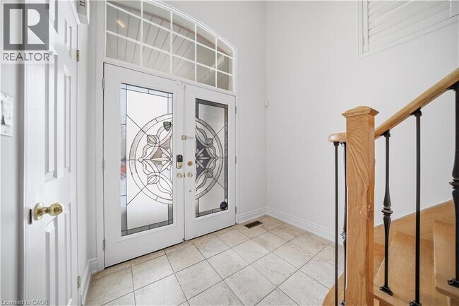 Photo du bâtiment - 897 Stoutt Cres