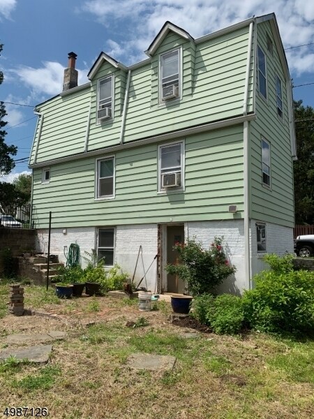 Building Photo - 135 Roosevelt Ave