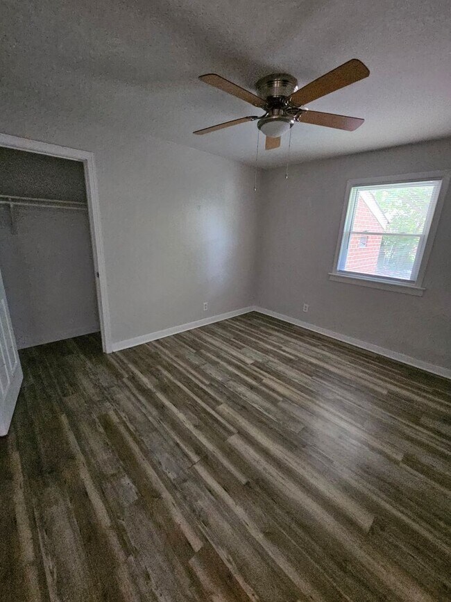 Foto del edificio - 3115 Parkdale Rd