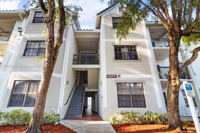 Foto del edificio - 11241 W Atlantic Blvd
