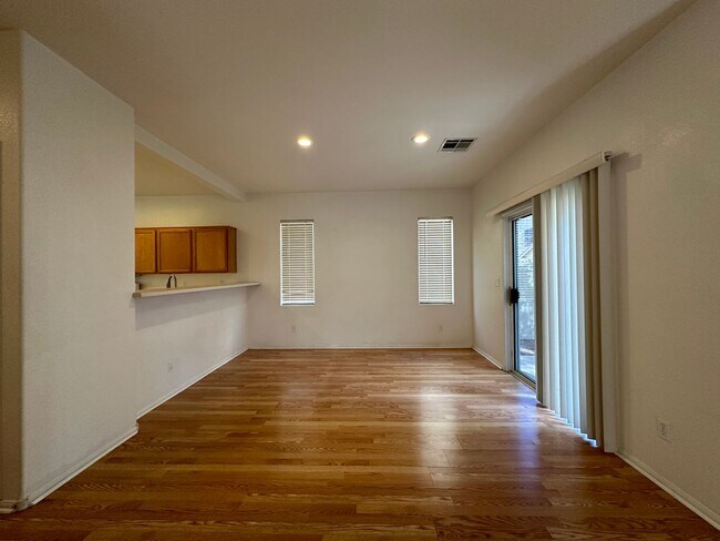 Foto del edificio - 3 Bedroom, 2.5 Bath, 2 Car garage