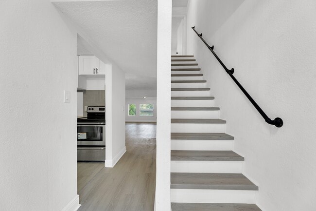 Foto del edificio - 904 Banks Rd