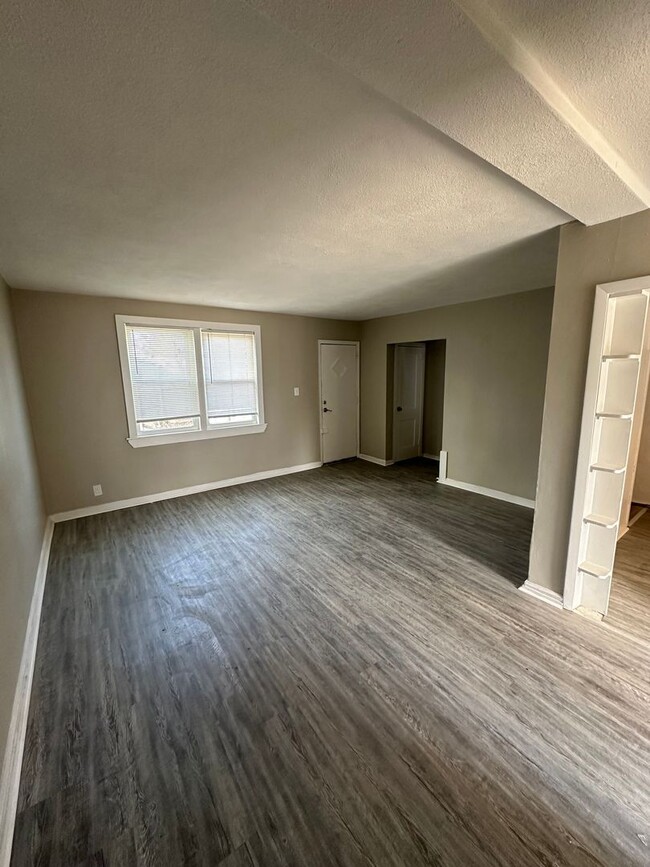 Building Photo - 3 Bed, 1 Bath, Wallingford