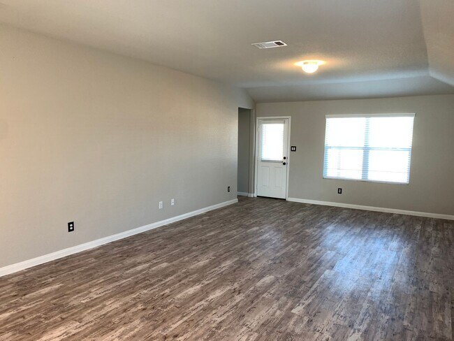 Building Photo - Voss Farms / Fridge Included / Separate Di...