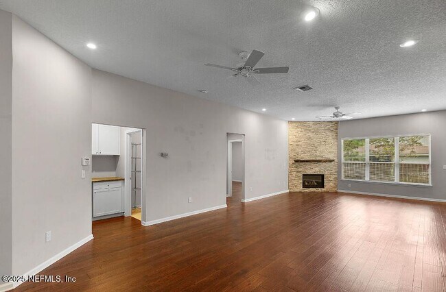 Building Photo - 1520 Summerdown Way