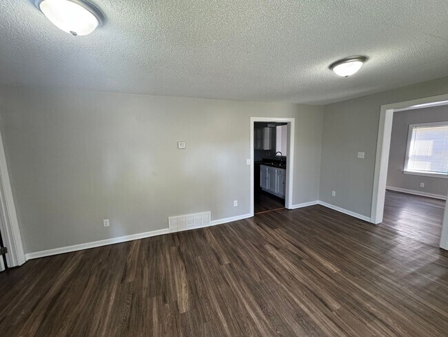 Foto del edificio - 4628 Windward Dr