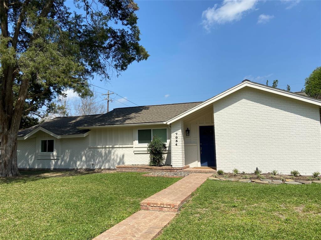 Foto principal - 7034 Sharpview Dr