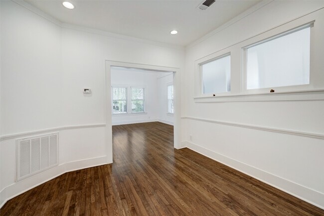 Building Photo - 303 W Clay St