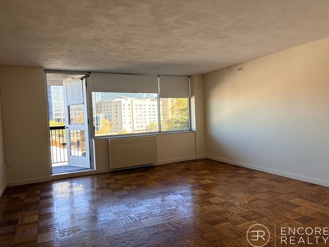 Building Photo - 80 Monmouth St