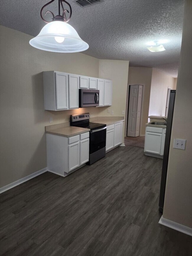 Building Photo - 311 Sunset View Dr