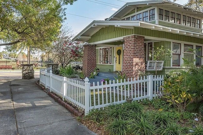 Foto del edificio - 702 S Bungalow Terrace