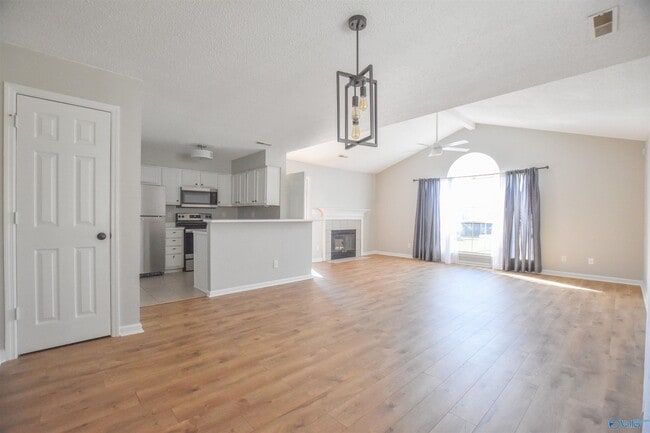 Foto del edificio - 210 Waters Edge Ln