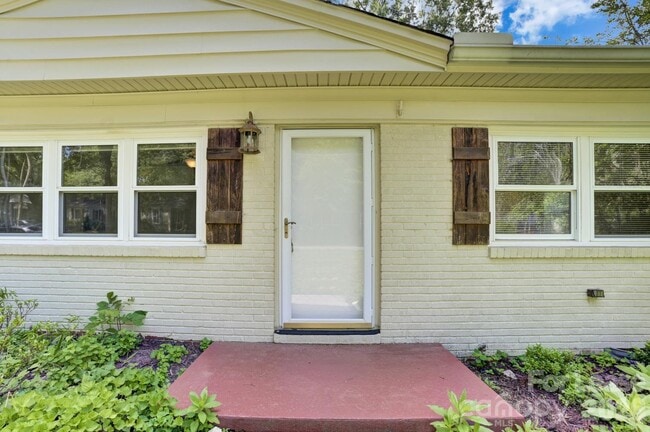 Building Photo - 121 Marshdale Ave SW