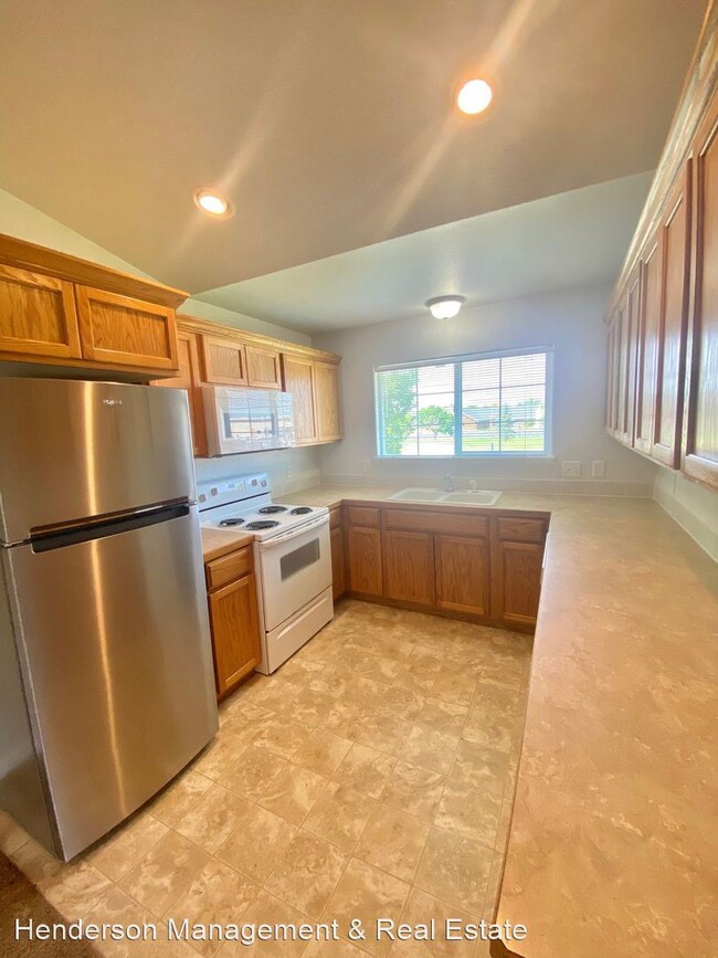 Building Photo - 2 br, 2 bath House - 1301 Lake Circle #10F