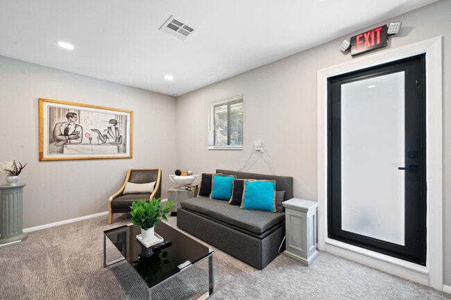 Building Photo - 4501 Briarcliff Ln