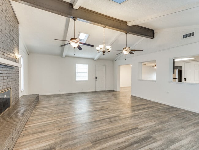 Building Photo - Burleson, TX - House - $1,775.00 Available...