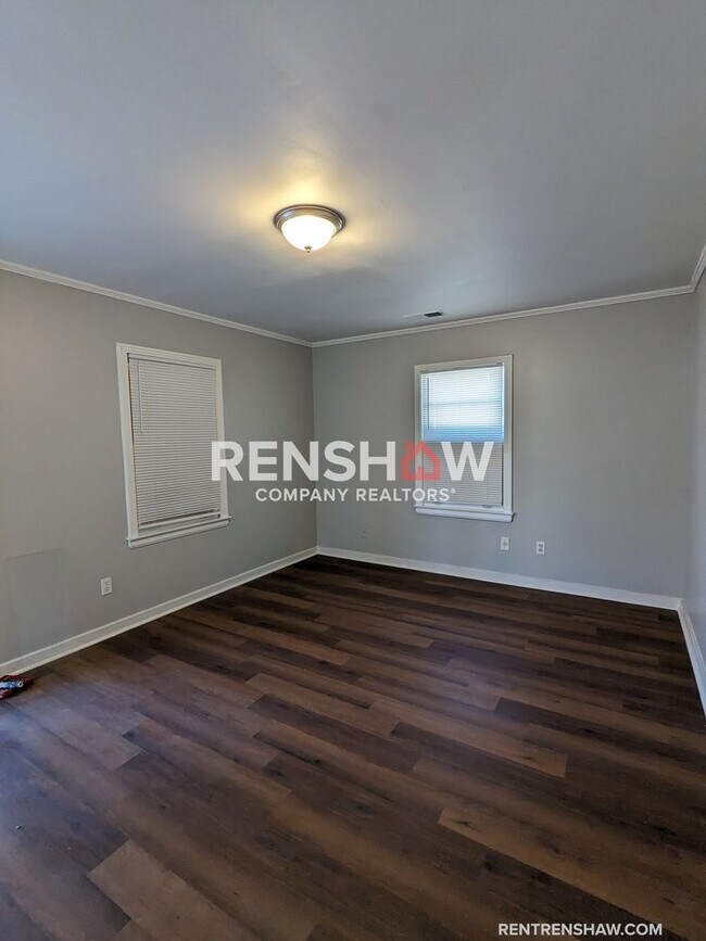 Building Photo - Renovated Property - 2 Bed / 1 Bath - with...