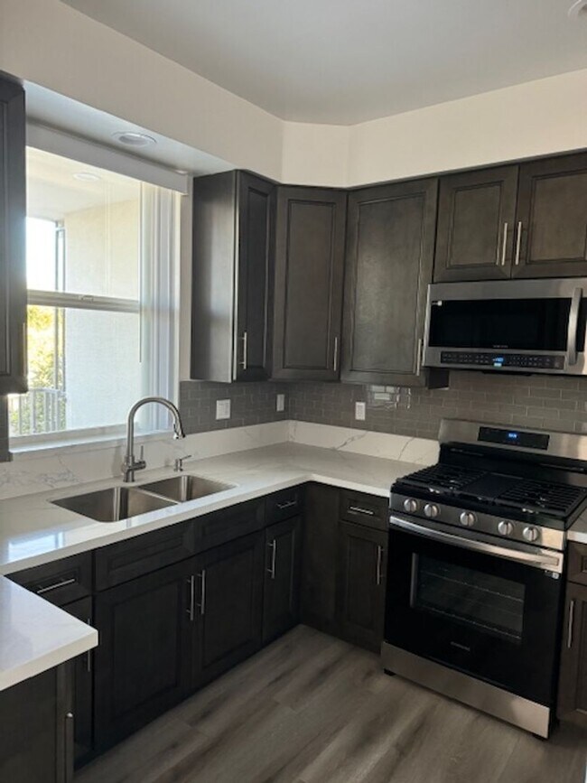 Foto del edificio - 3190 Carlin Ave