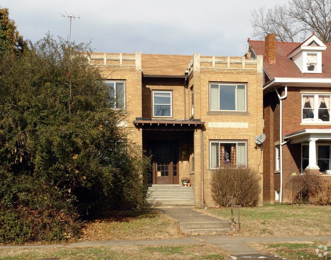 Building Photo - 1018 12th Ave