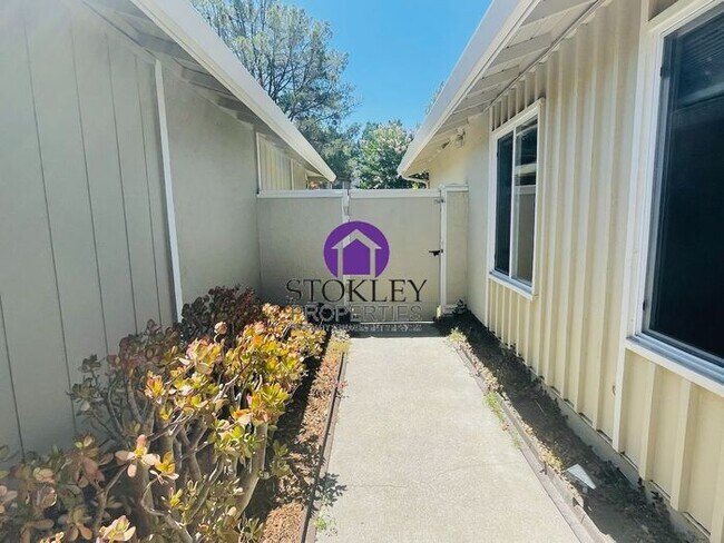 Foto del edificio - Stokley Properties Welcomes 1538 Siskiyou ...