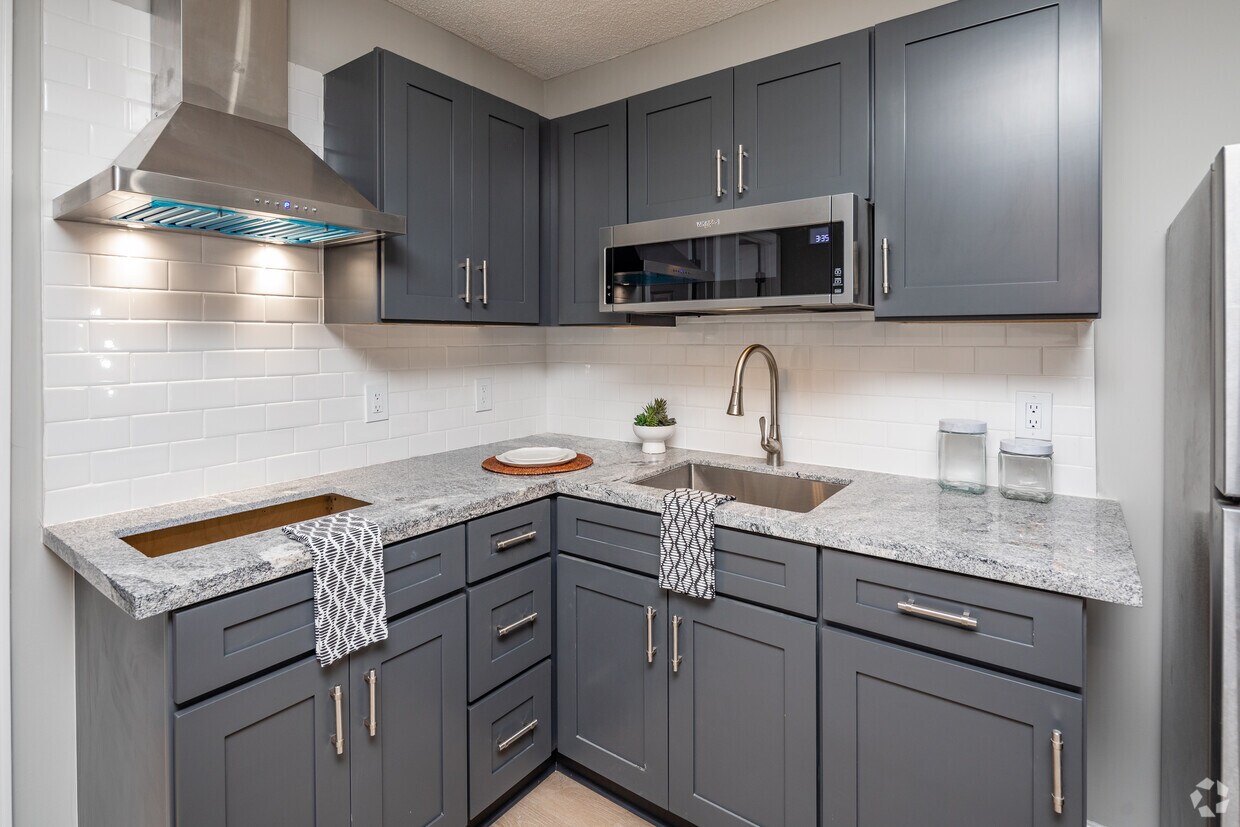 Riverwalk 803 Rentals in Clarksville at 803 N 2nd St Clarksville, TN