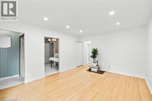 Building Photo - 25 Greeningdon Dr