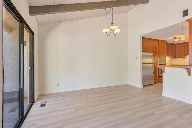 Building Photo - 140 Sand Hill Cir