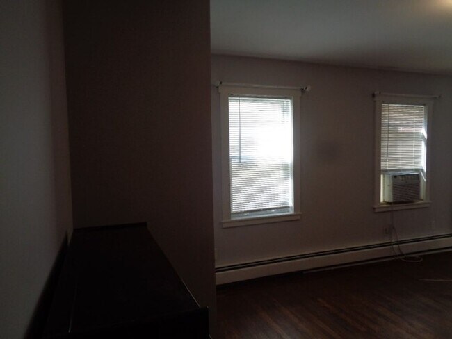 Foto del edificio - 4025 Falls Rd