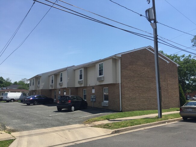 Building Photo - Broadway Apartments