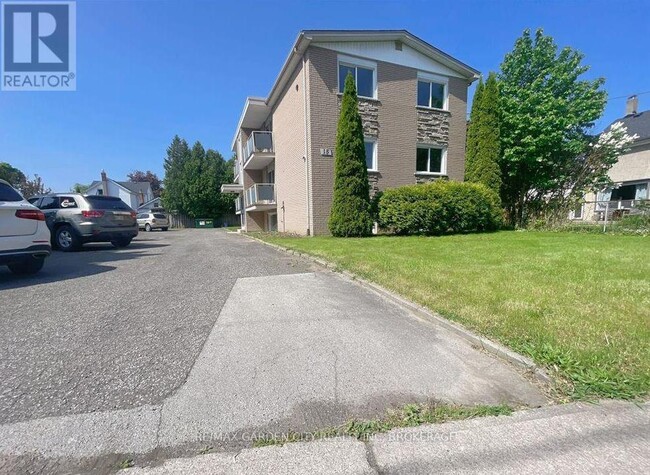 Building Photo - 15 John St