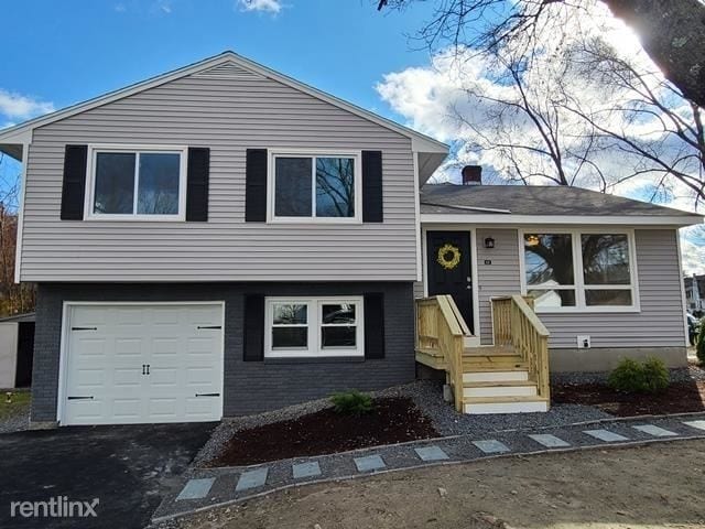 Primary Photo - 3 br, 1 bath House - 17 Mayflower Dr