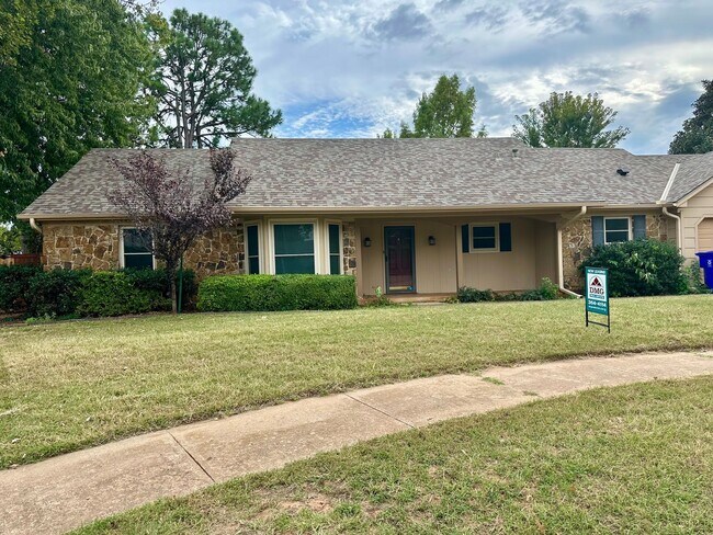 Building Photo - Immaculate major remodeled executive home ...