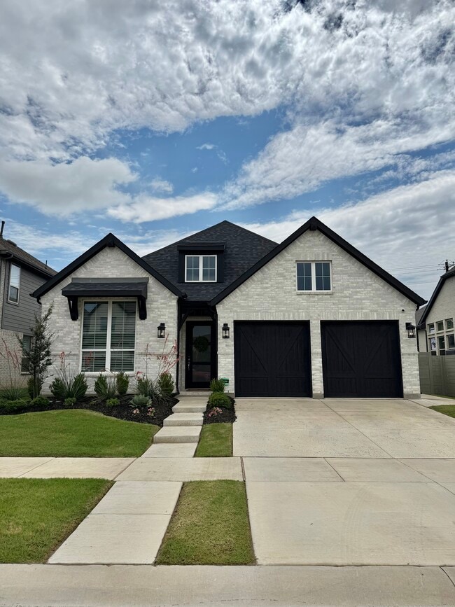 Beautiful 3 Car Garage Home with Built in Surprises - 1712 Friendship Ln