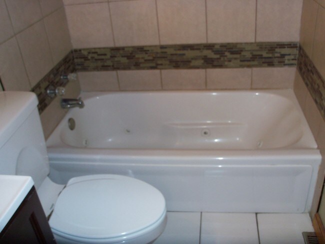 Building Photo - 16160 Hermitage Ave