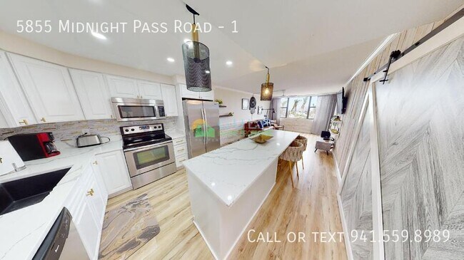 Foto del edificio - 5855 Midnight Pass Rd