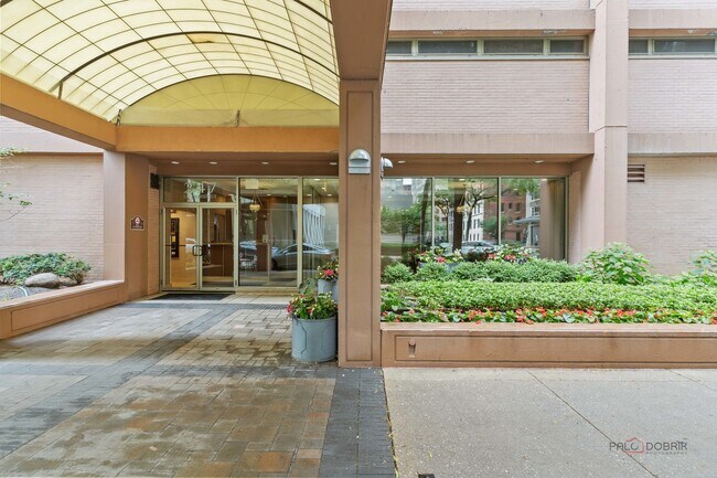 Foto del edificio - 247 E Chestnut St