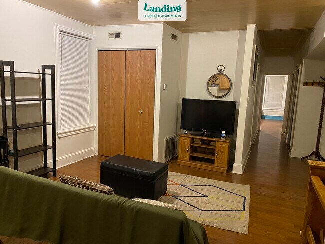 Foto del edificio - 4818 Longshore Ave