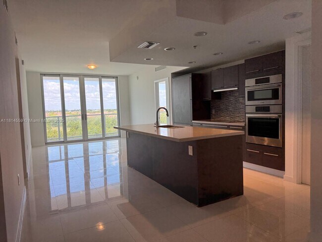 Foto del edificio - 7825 NW 107th Ave