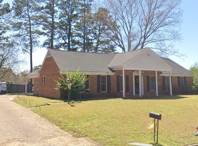 Foto del edificio - 5305 Oak Meadow Ave