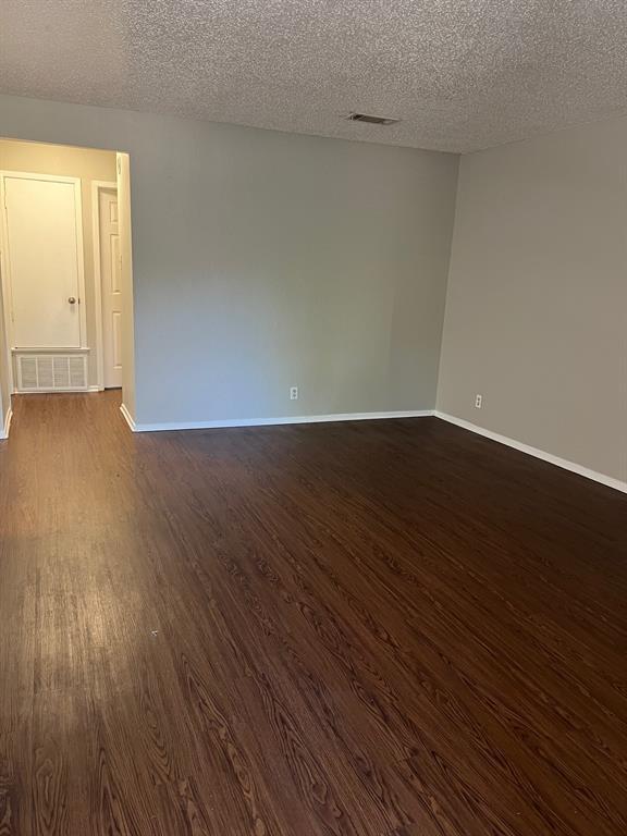 Foto del edificio - 4429 Whispering Valley Dr