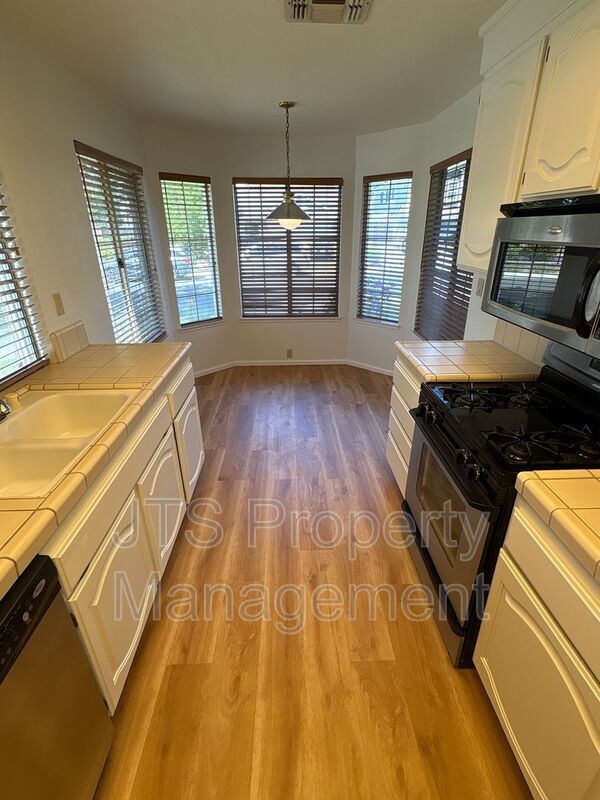 Building Photo - 8987 Paso Robles Way
