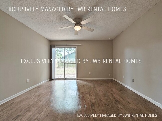 Foto del edificio - 1056 Willow Cove Ct W
