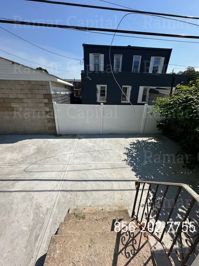Building Photo - 1442 Princess Ave
