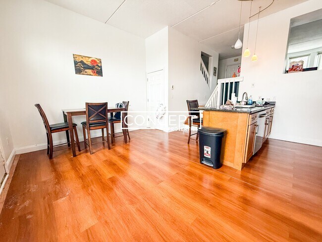 Building Photo - 22 Hayden St