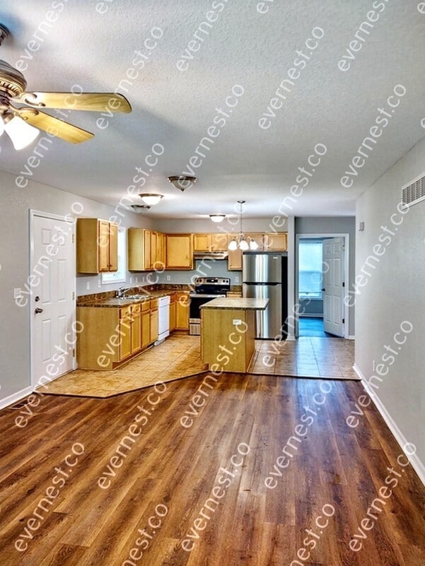 Foto del edificio - 4900 E 39th St