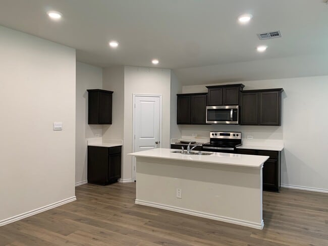 Foto del edificio - 240 Boxwood Dr