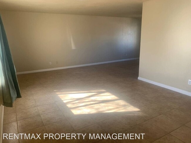 Building Photo - 4 br, 2.5 bath House - 533 OAKWOOD CT