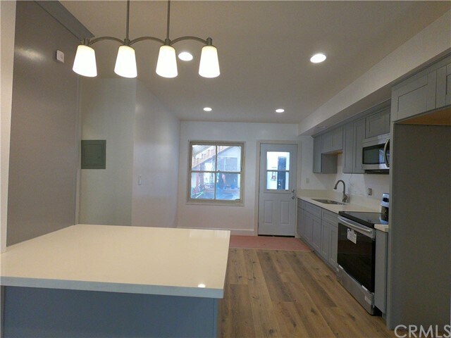 Building Photo - 219 W Knepp Ave